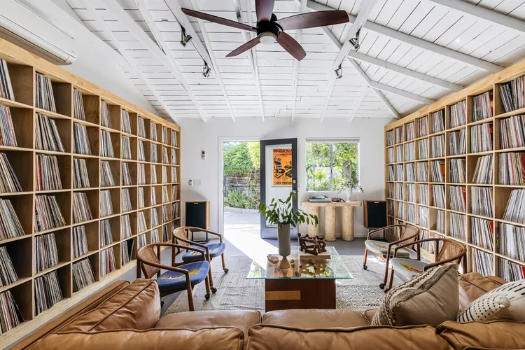 Home Library Wall Ideas for Books Without Overwhelming the Room